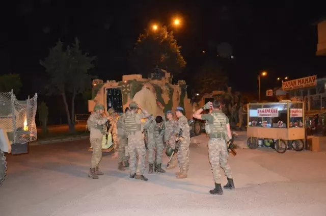 Sınıra askeri araç sevkıyatı