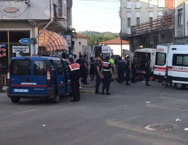 Son dakika! Edirne'de düzensiz göçmenleri taşıyan minibüs kaza yaptı: 10 ölü, 30 yaralı