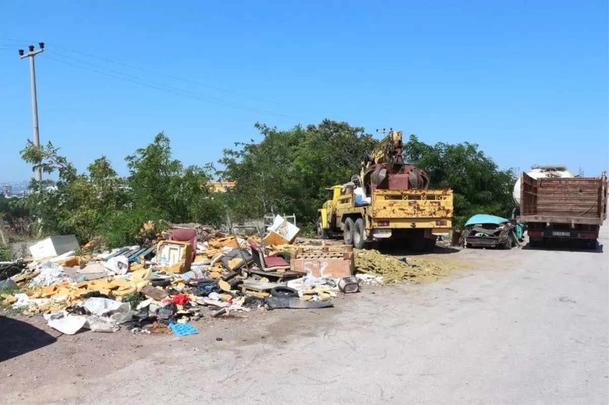 Toprak döküp yol kapatan esnafa belediye'den cevap