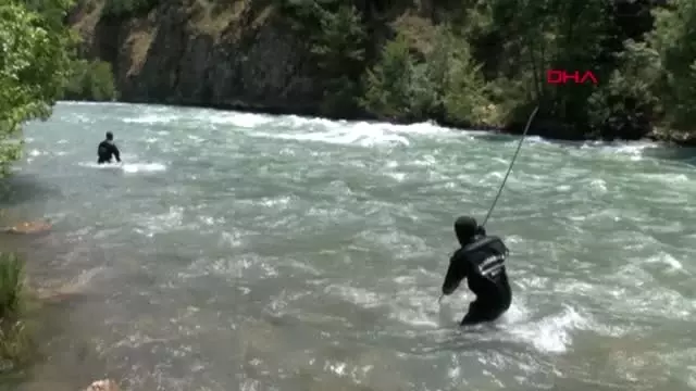 TUNCELİ Otobüsün bagaj kapağının çarpmasıyla Munzur'a düşen Engin'den iz yok