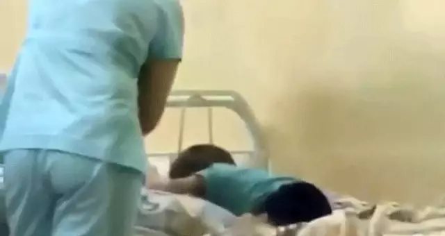 Ülkeyi ayağa kaldıran görüntüler! Hemşire, tedavi gören çocuğu yatağa bağladı