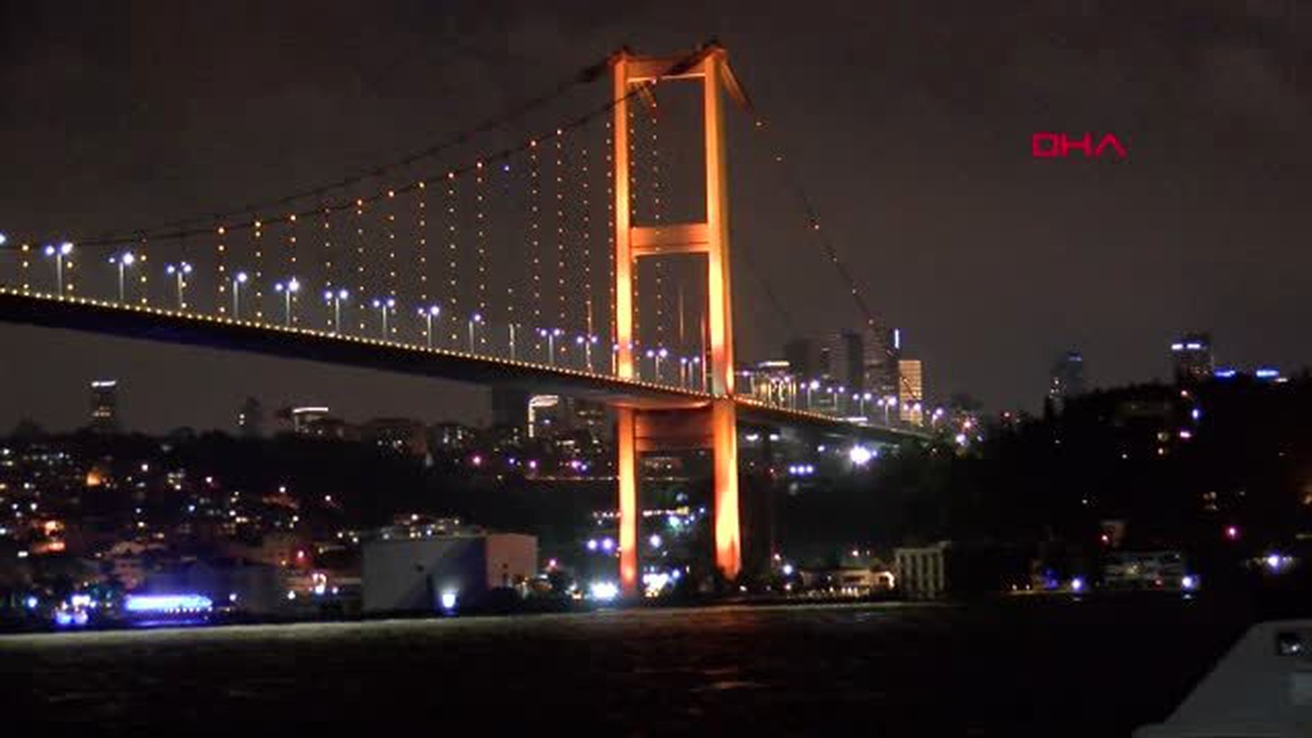 15 TEMMUZ ŞEHİTLER KÖPRÜSÜ PEKTUS HASTALIĞI İÇİN TURUNCUYA BÜRÜNDÜ