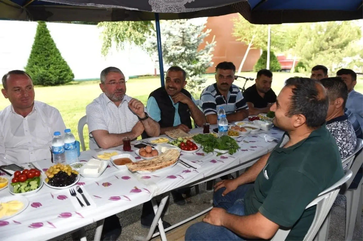 Başkan Aşgın pazarcılarla buluştu