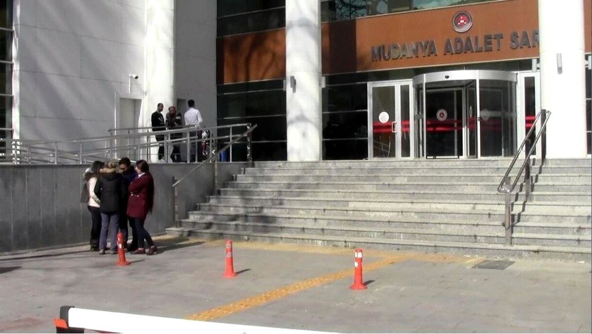 'Kedin üzerimi pislemişti' diyerek arkadaşının boğazını kesen sanık: Niye yaptım bilmiyorum