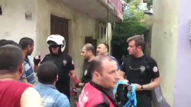 Komşular kötü koku ihbarında bulundu! Eve giren polis büyük şok yaşadı