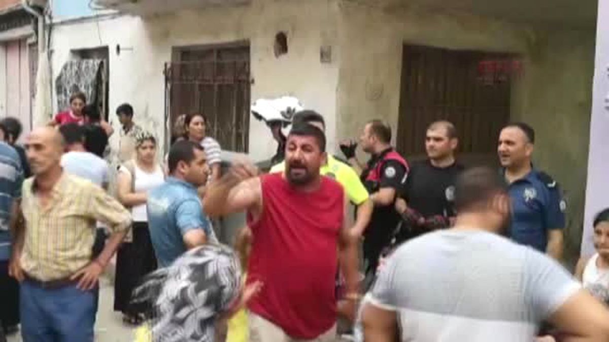 Komşular kötü koku ihbarında bulundu! Eve giren polis büyük şok yaşadı