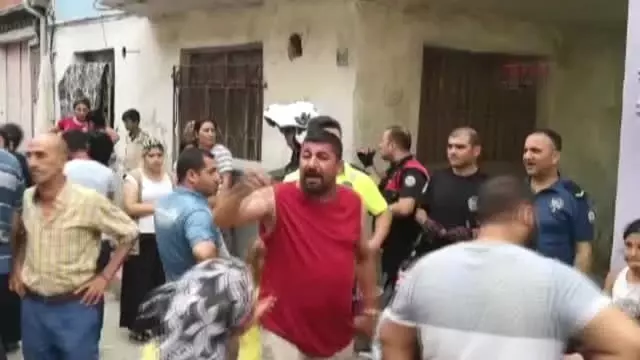 Komşular kötü koku ihbarında bulundu! Eve giren polis büyük şok yaşadı