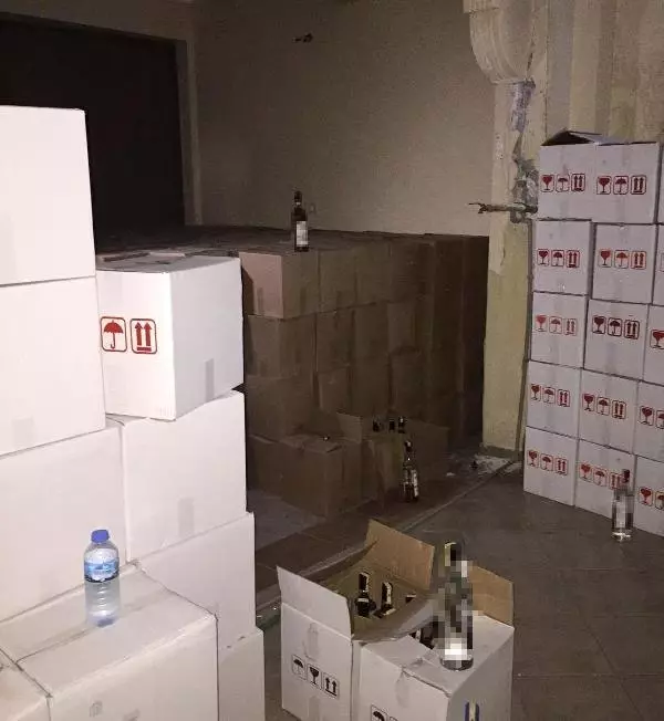 Marmaris'te 6 bin 849 şişe sahte içki ele geçirildi
