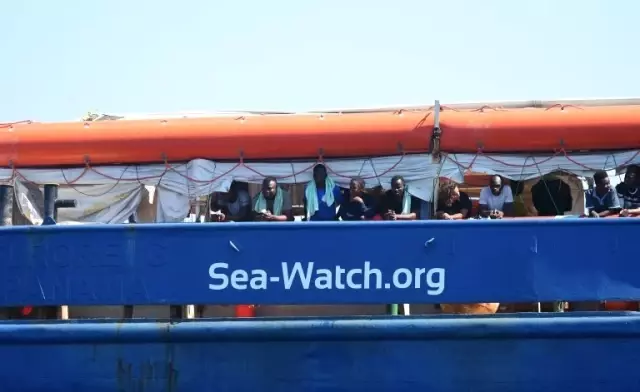 Sea-Watch: İtalya'nın kabul etmediği göçmen gemisindekiler için bir günde 100 bin Euro'dan fazla...