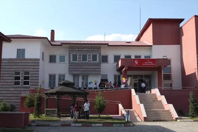 &quot;Sevgi Evleri&quot;ndeki çocukları &quot;kalp&quot;leri ile mutlu ettiler haberi