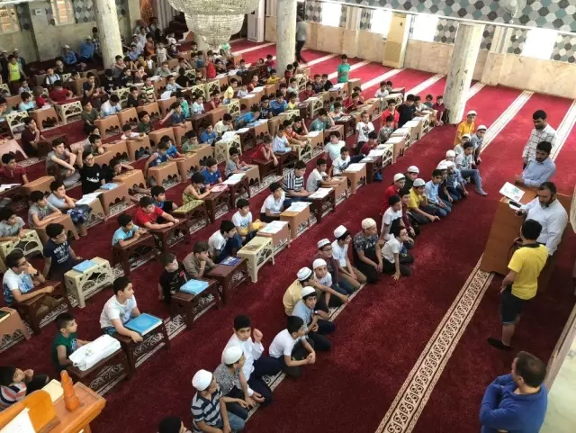 Siirt'te camiler çocuk sesleriyle yankılanıyor Siirt'te camiler çocuk sesleriyle yankılanıyor