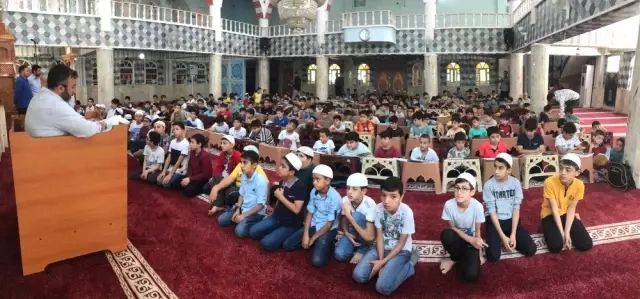 Siirt'te camiler çocuk sesleriyle yankılanıyor Siirt'te camiler çocuk sesleriyle yankılanıyor