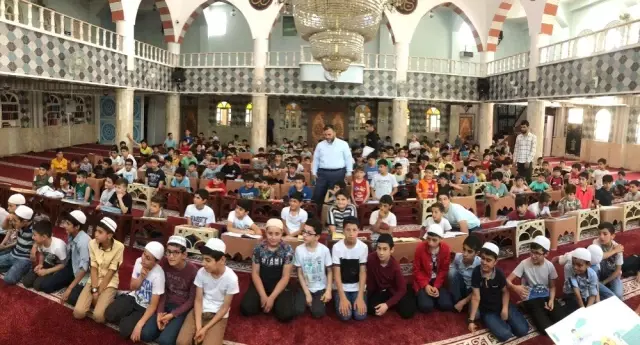Siirt'te camiler çocuk sesleriyle yankılanıyor Siirt'te camiler çocuk sesleriyle yankılanıyor