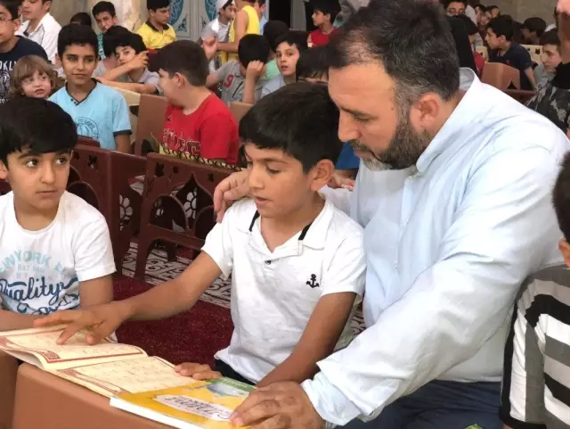 Siirt'te camiler çocuk sesleriyle yankılanıyor Siirt'te camiler çocuk sesleriyle yankılanıyor
