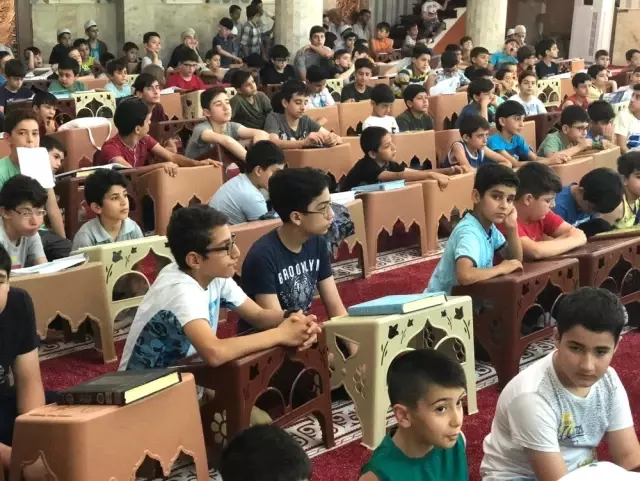 Siirt'te camiler çocuk sesleriyle yankılanıyor Siirt'te camiler çocuk sesleriyle yankılanıyor