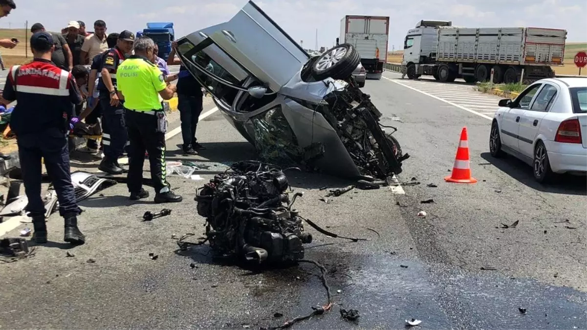 Tırın çarptığı otomobilin motoru yola fırladı: 1 ağır yaralı