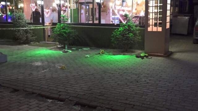 'Top oynama' yüzünden tartıştığı garsonları vurduktan sonra yanlışlıkla kardeşini de vurdu