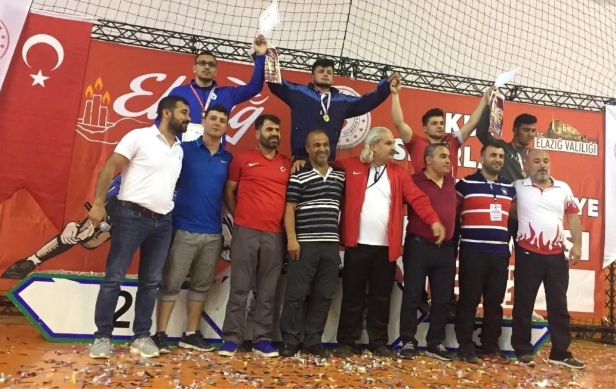 Vanlı güreşçi Türkiye birincisi oldu