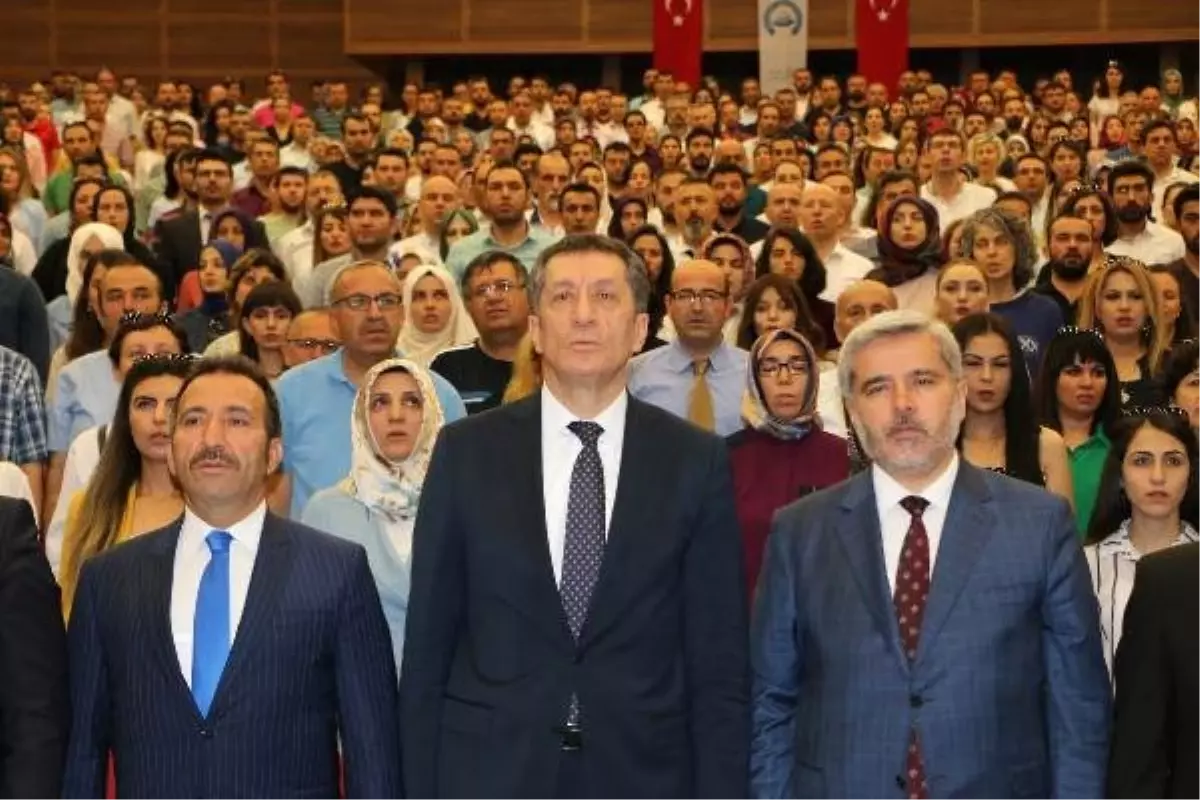 Bakan Selçuk, Aksaray'da öğretmenlerle buluştu