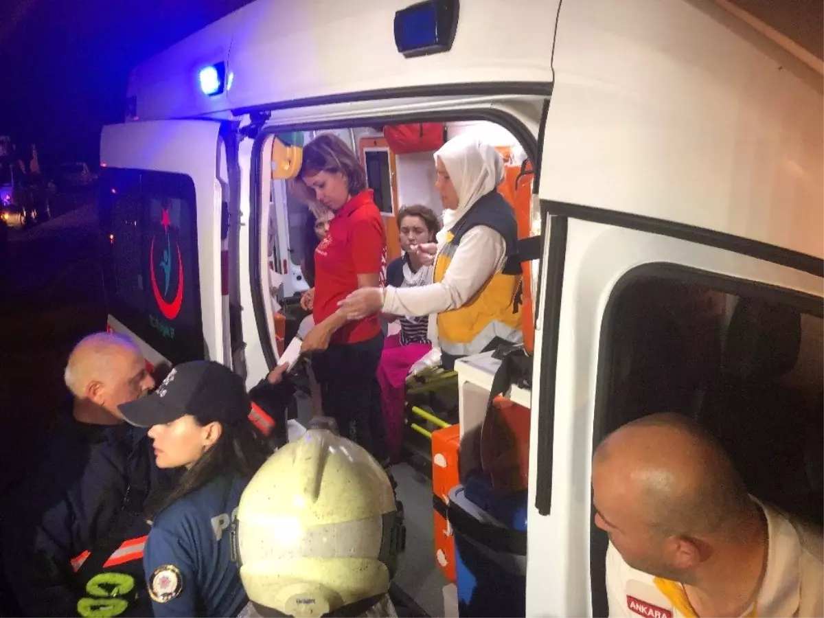 Başkent'te binanın 3. katında çıkan yangında 3 kişi mahsur kaldı