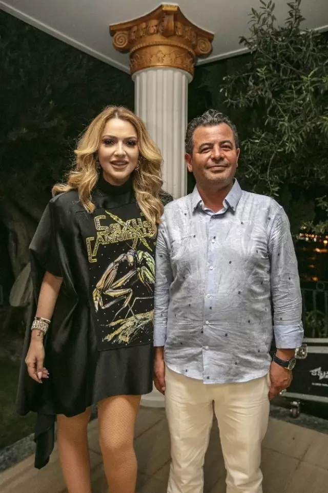 Beşinci yıllarını Hadise ile kutladılar Beşinci yıllarını Hadise ile kutladılar