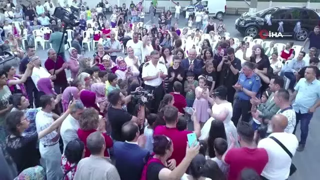 Down sendromlu Yasemin'in gelin olma hayalini Çatalca halkı gerçekleştirdi Down sendromlu Yasemin'in gelin olma hayalini Çatalca halkı gerçekleştirdi