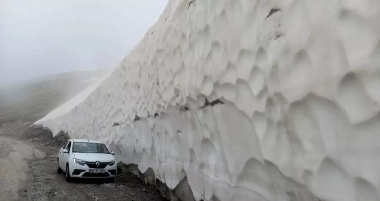 Haziran ayında şaşırtan görüntü: Trabzon'un yaylalarında 8 metre kar!