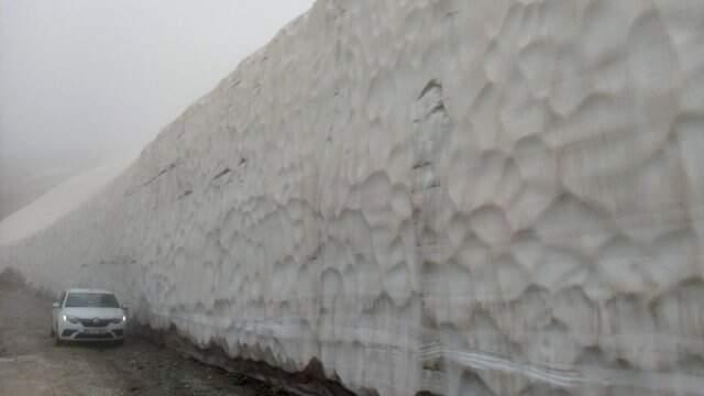 Haziran ayında 3000 rakımda metrelerce kar