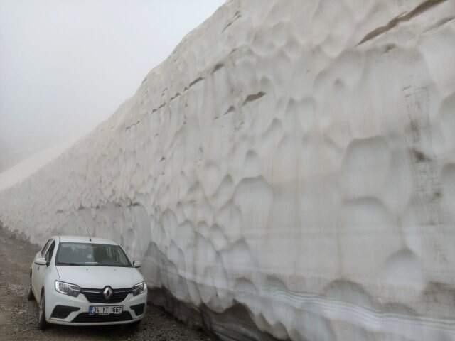 Haziran ayında 3000 rakımda metrelerce kar