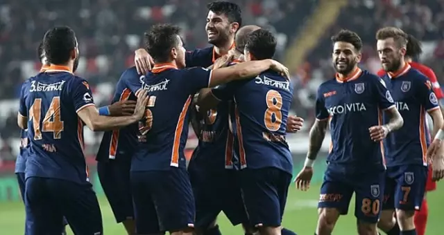 Kudrayshov'dan Galatasaray tepkisi: Hakemler üzerinde etki kuruyorlar Kudrayshov'dan Galatasaray tepkisi: Hakemler üzerinde etki kuruyorlar