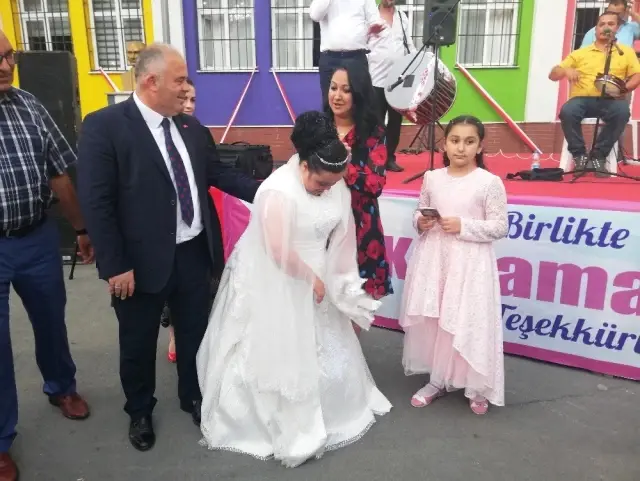 (Özel) Down Sendromlu Yasemin'in gelin olma hayalini Çatalca halkı gerçekleştirdi (Özel) Down Sendromlu Yasemin'in gelin olma hayalini Çatalca halkı gerçekleştirdi