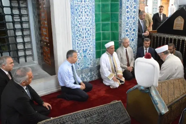 Restorasyonu tamamlanan Hatice Turhan Valide Sultan Türbesi açıldı Restorasyonu tamamlanan Hatice Turhan Valide Sultan Türbesi açıldı