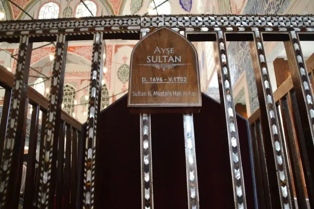 Restorasyonu tamamlanan Hatice Turhan Valide Sultan Türbesi açıldı Restorasyonu tamamlanan Hatice Turhan Valide Sultan Türbesi açıldı