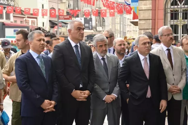 Restorasyonu tamamlanan Hatice Turhan Valide Sultan Türbesi açıldı Restorasyonu tamamlanan Hatice Turhan Valide Sultan Türbesi açıldı