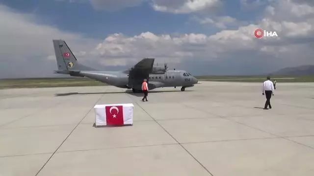Şehit askerin naaşı memleketi Ağrı'ya getirildi Şehit askerin naaşı memleketi Ağrı'ya getirildi
