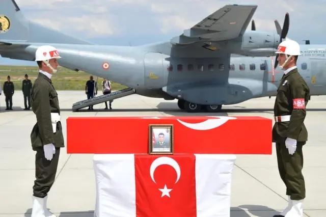 Şehit askerin naaşı memleketi Ağrı'ya getirildi Şehit askerin naaşı memleketi Ağrı'ya getirildi