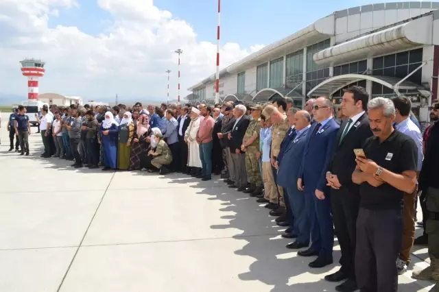 Şehit askerin naaşı memleketi Ağrı'ya getirildi Şehit askerin naaşı memleketi Ağrı'ya getirildi