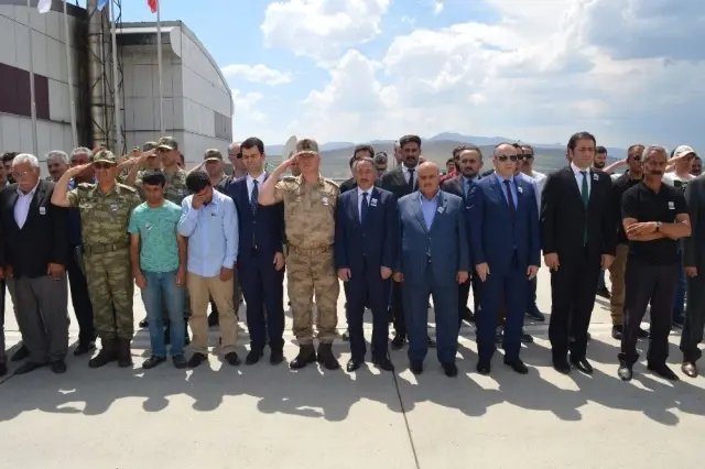 Şehit askerin naaşı memleketi Ağrı'ya getirildi Şehit askerin naaşı memleketi Ağrı'ya getirildi