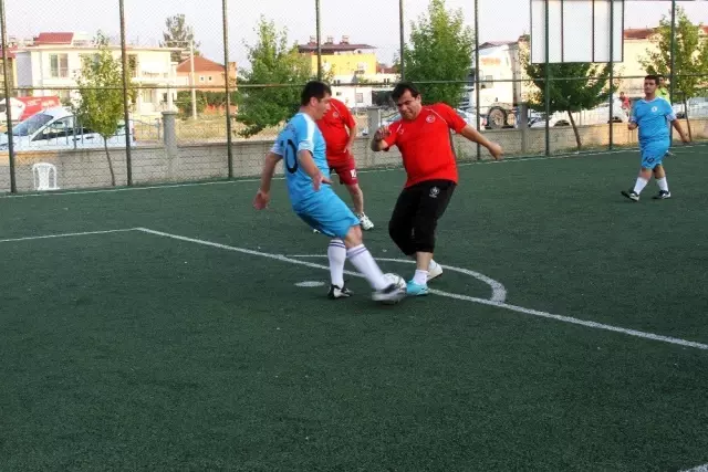 Seydikemer'de mahalleler arası futbol turnuvası Seydikemer'de mahalleler arası futbol turnuvası