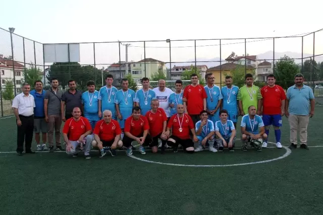 Seydikemer'de mahalleler arası futbol turnuvası Seydikemer'de mahalleler arası futbol turnuvası