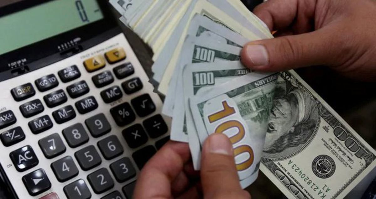 Dış ticaret açığı Mayıs'ta yüzde 76,5 azalarak 1,8 milyar dolara geriledi