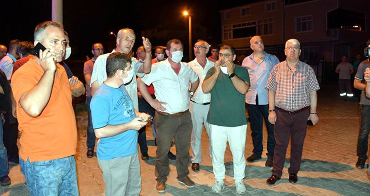 Tekstil fabrikasında korkutan patlama! Belediyeden vatandaşlara 'Evlerinizi terk edin' çağrısı