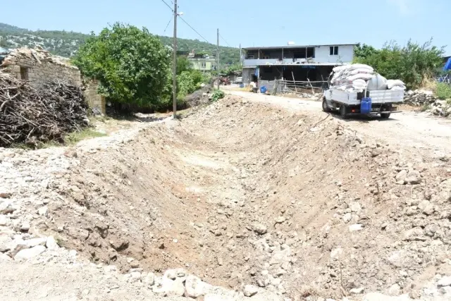 Tarsus'ta sel felaketinin yaraları sarıldı Tarsus'ta sel felaketinin yaraları sarıldı