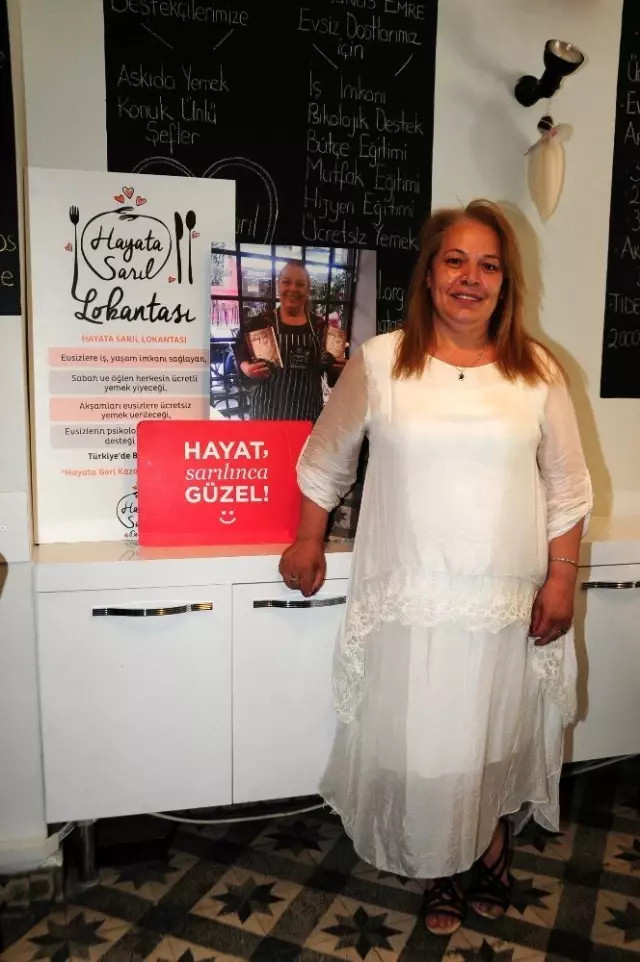 Ünlü otellerin şefleri, Hayata Sarıl Lokantasında evsizler için yemek pişirdi