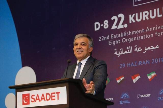Abdullah Gül, Saadet Partisi'nin İstanbul'daki D-8 toplantısına katıldı