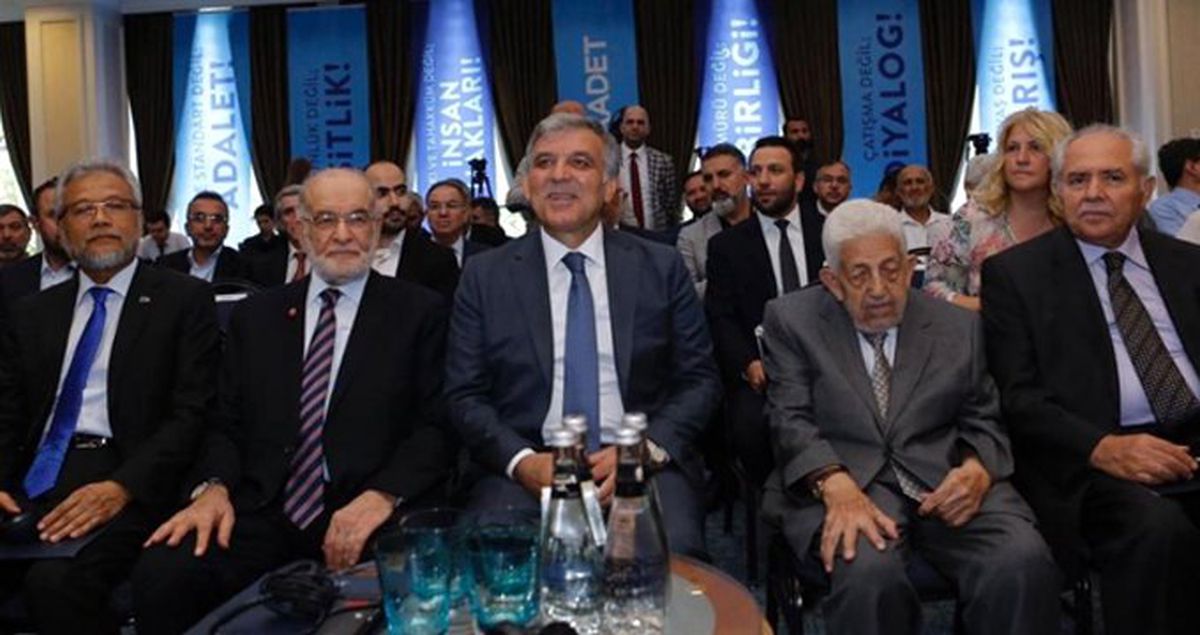 Abdullah Gül, Saadet Partisi'nin İstanbul'daki D-8 toplantısına katıldı