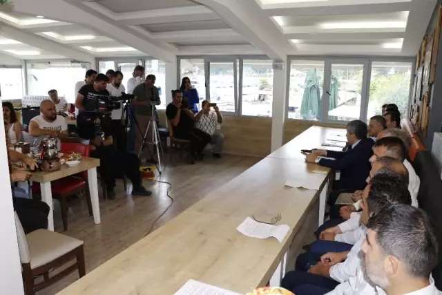 AK Parti İl Yönetimi ve milletvekilleri 1 yılı değerlendirdi AK Parti İl Yönetimi ve milletvekilleri 1 yılı değerlendirdi