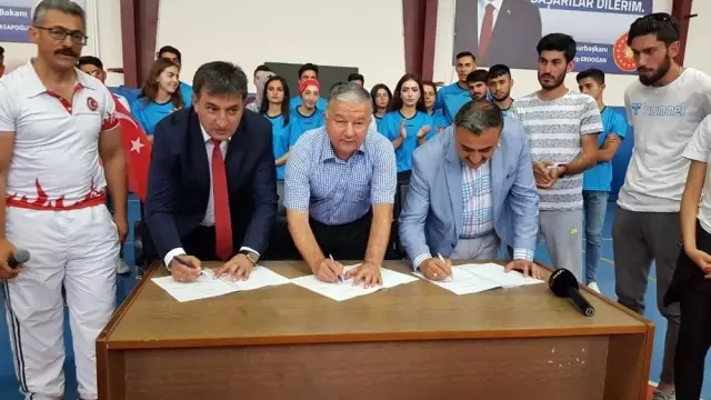 Develi'de Yaz Spor Okulları Muhteşem Gösterilerle Açıldı Develi'de Yaz Spor Okulları Muhteşem Gösterilerle Açıldı