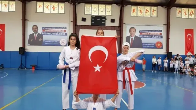 Develi'de Yaz Spor Okulları Muhteşem Gösterilerle Açıldı Develi'de Yaz Spor Okulları Muhteşem Gösterilerle Açıldı