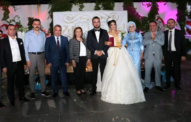 Geline 5 kilogram altın, damada 500 bin lira takıldı!